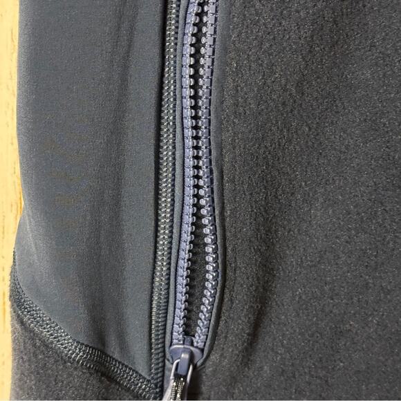 Vineyard Vines Tech Fleece  Zip Front Navy Fleece Vest Sz S NWT - Picture 4 of 6